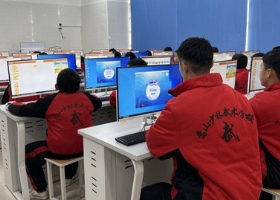 现代化电脑教室